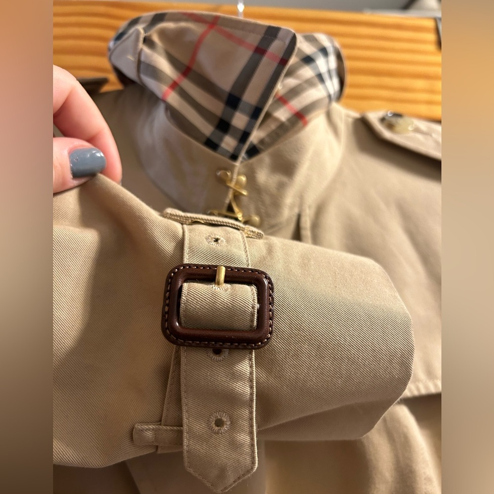 Burberry Beige Tan Trench Coat - Picture 9 of 13